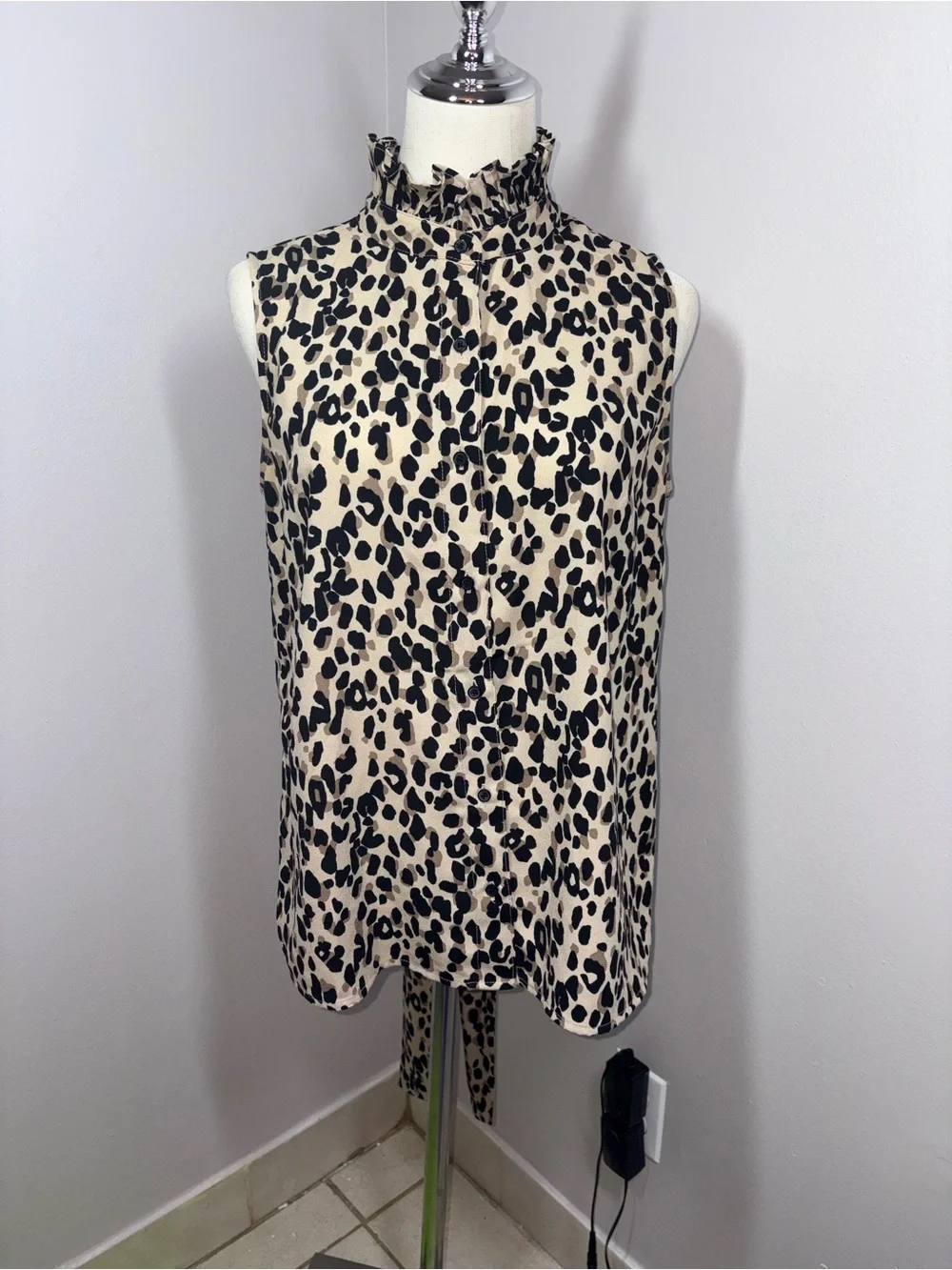 Halogen Sleeveless Tie Neck Leopard Print Blouse Careerwear Formal Size Small - Picture 5 of 16